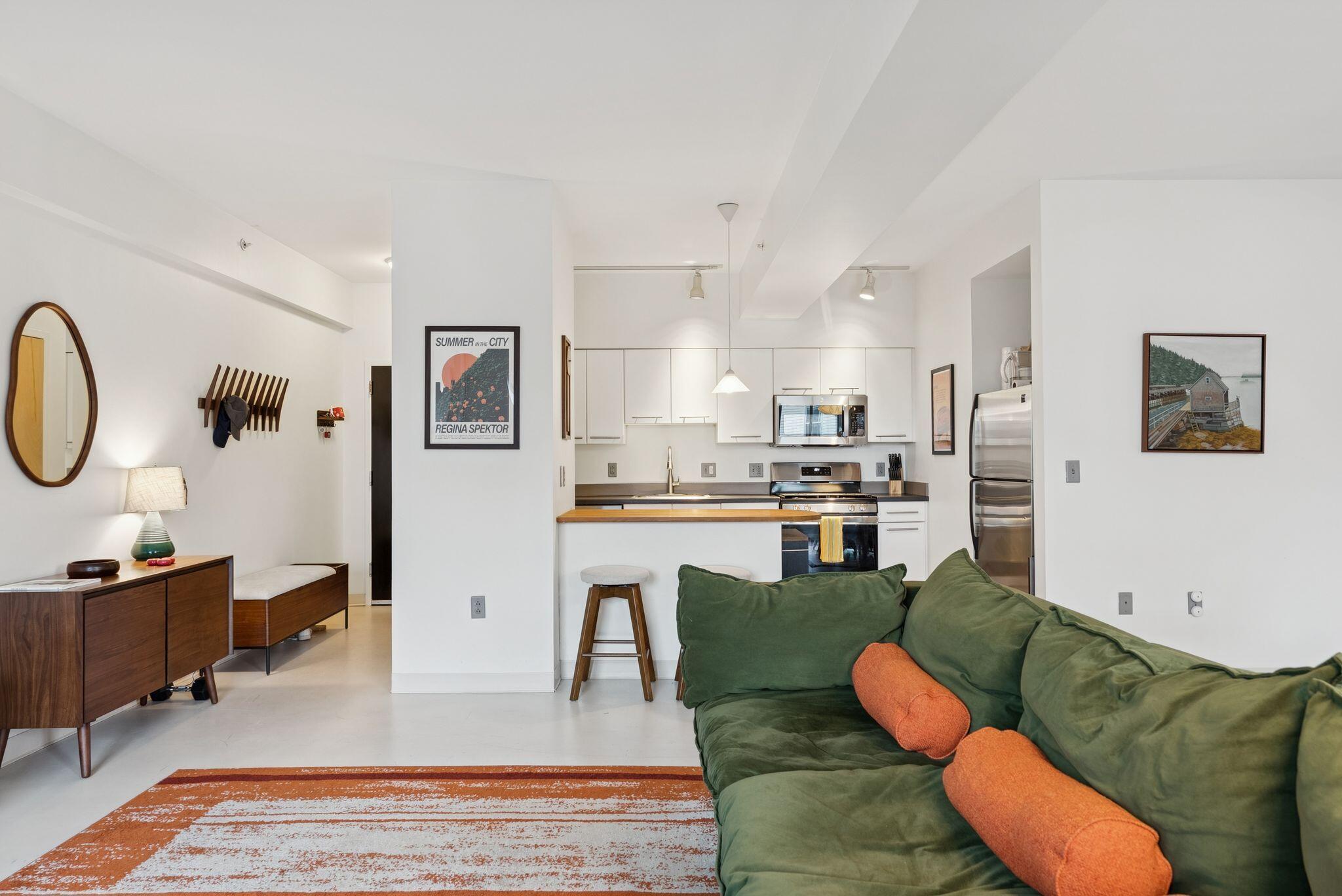 21 Chestnut Street, 203