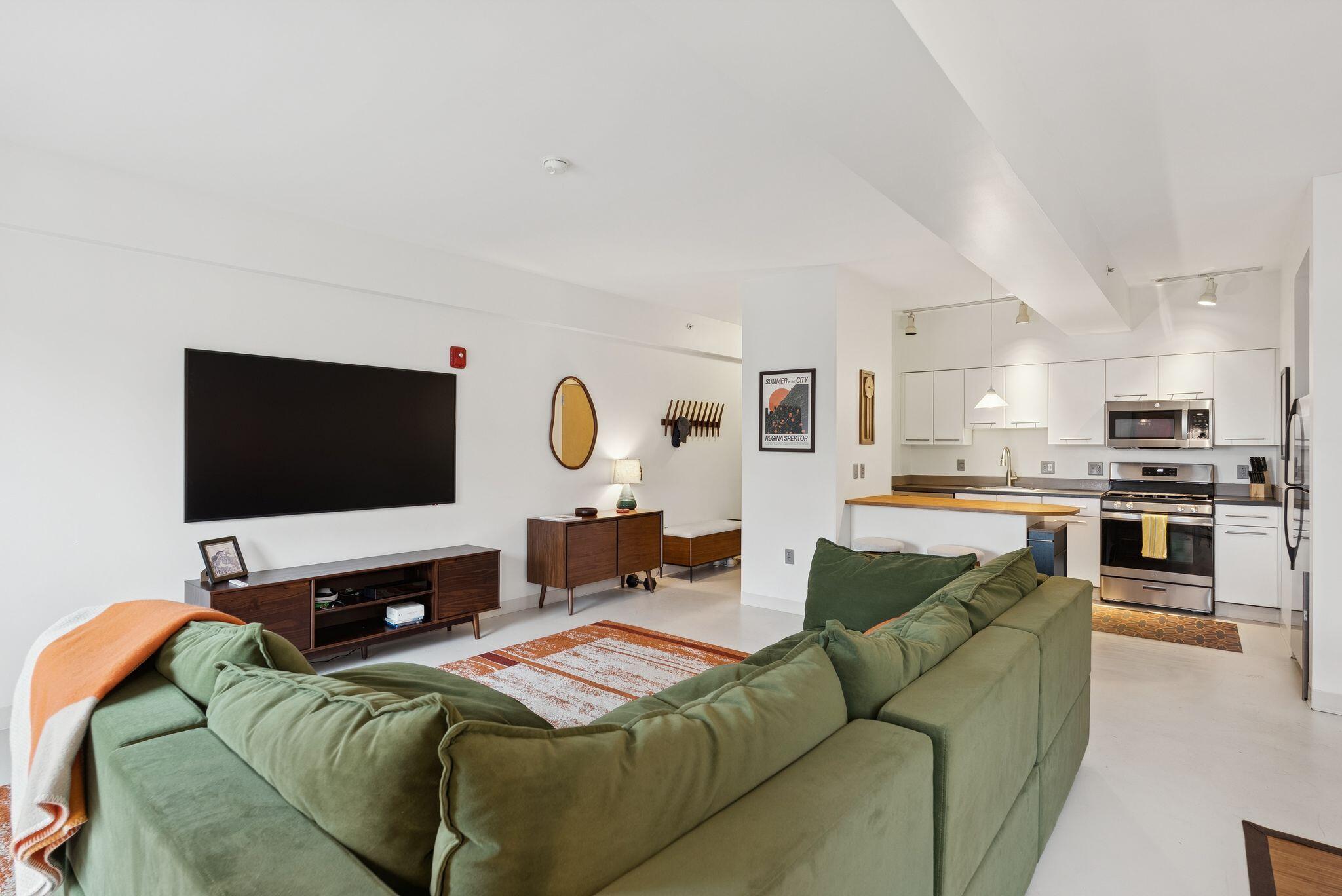 21 Chestnut Street, 203