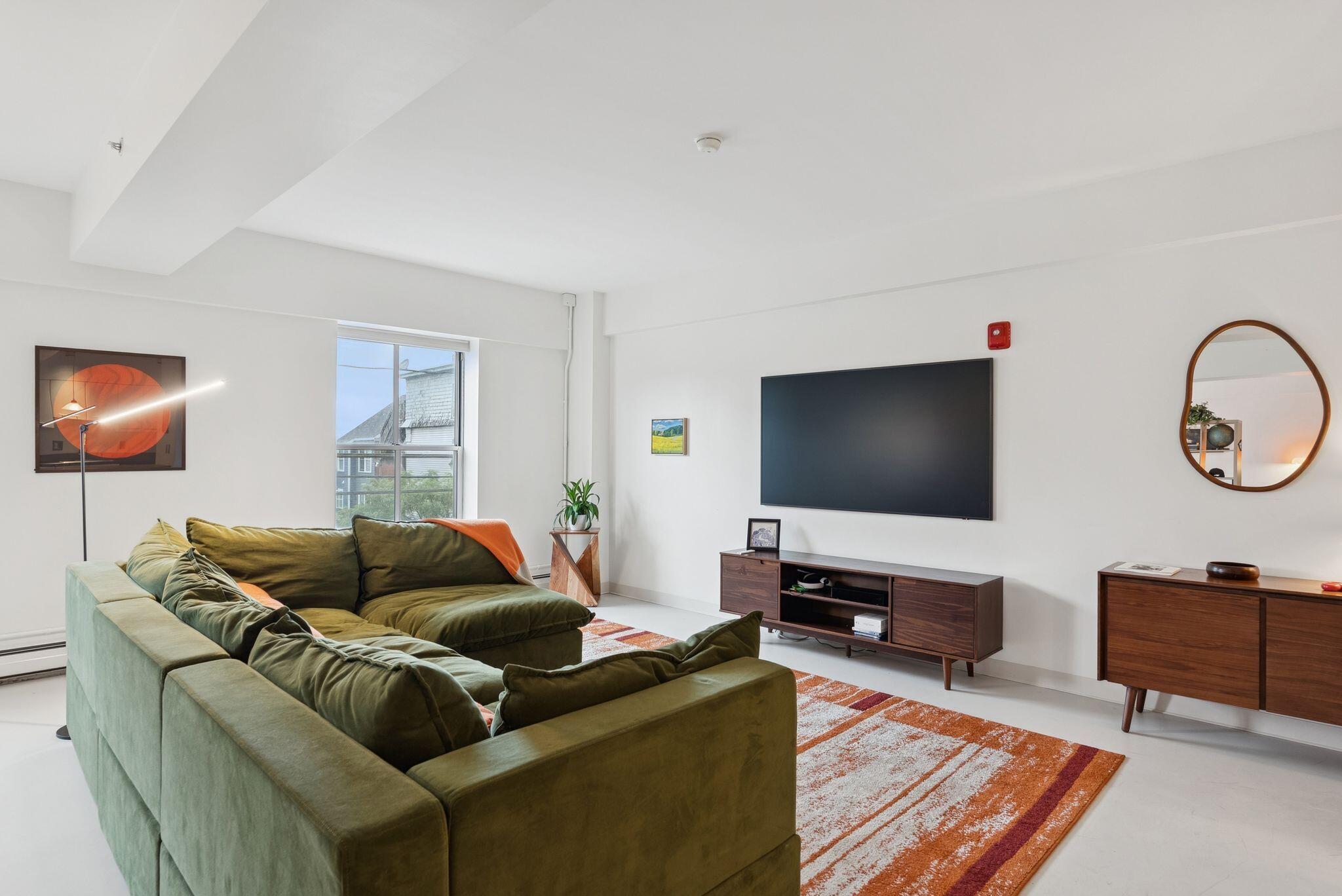 21 Chestnut Street, 203