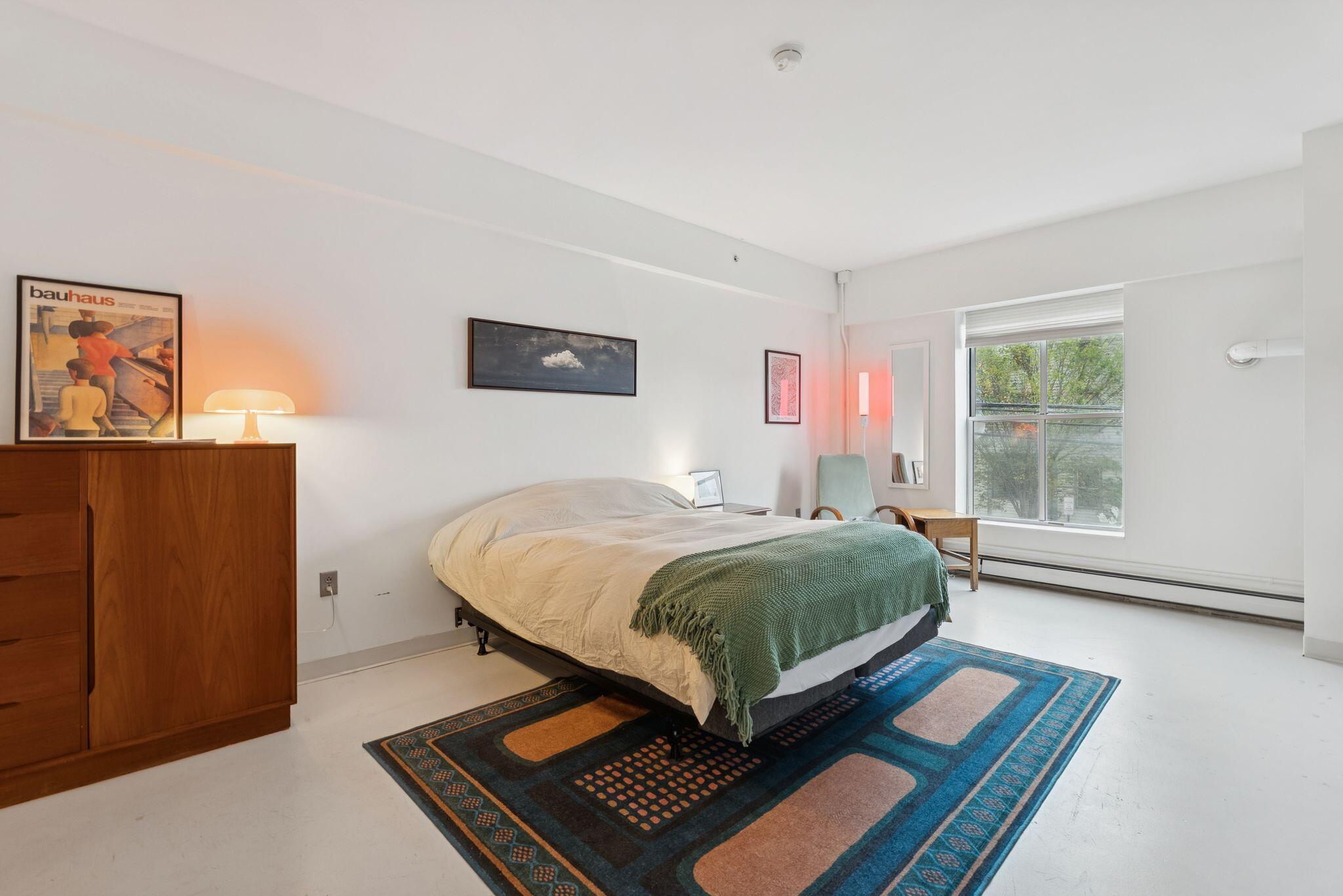 21 Chestnut Street, 203