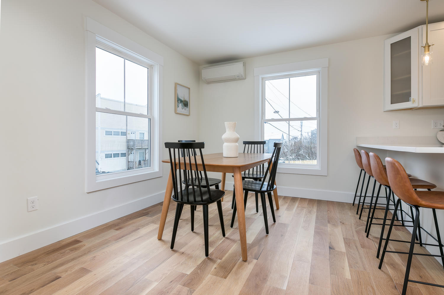 35 E Oxford Street, 2