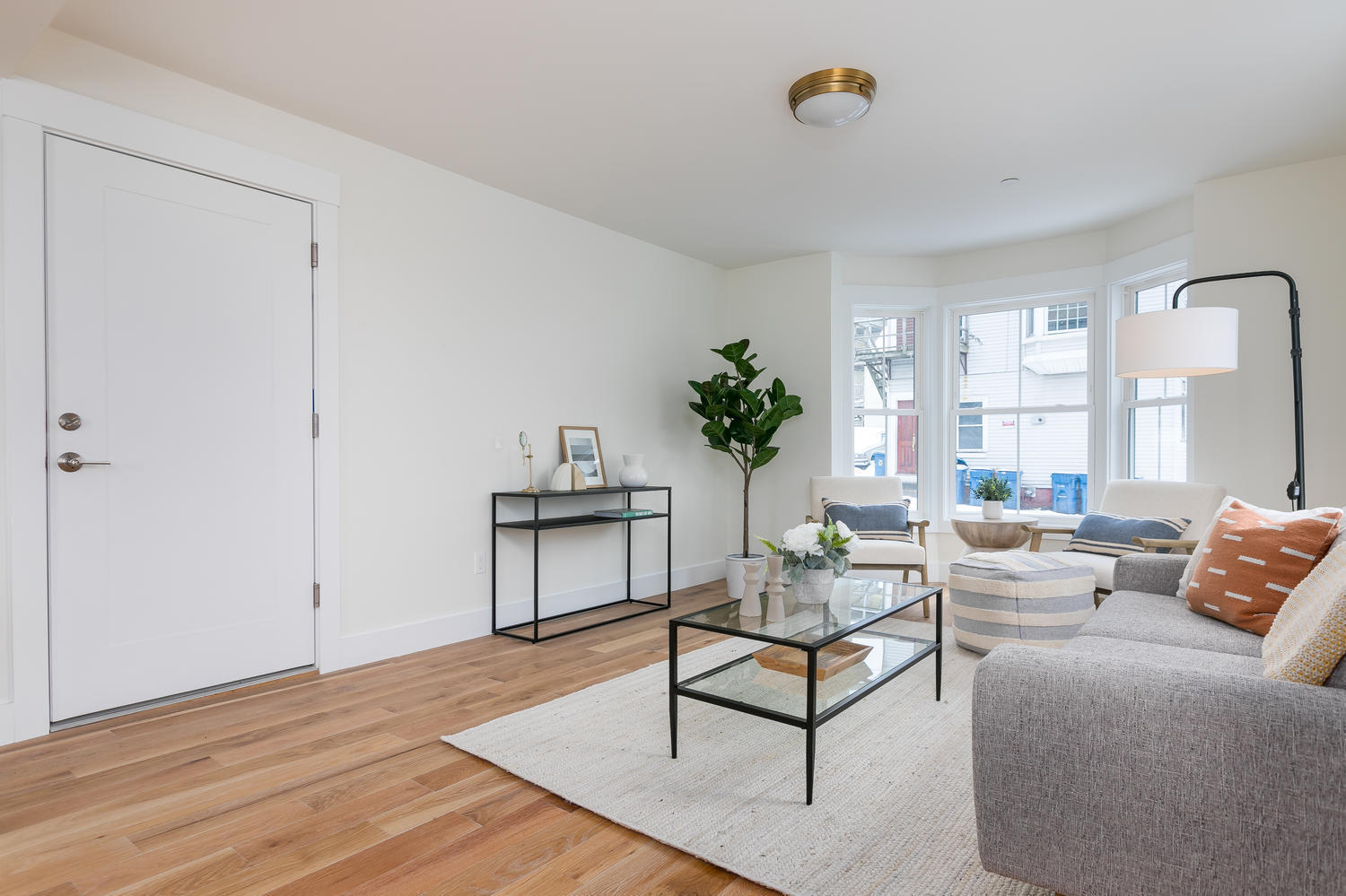 35 E Oxford Street, 2