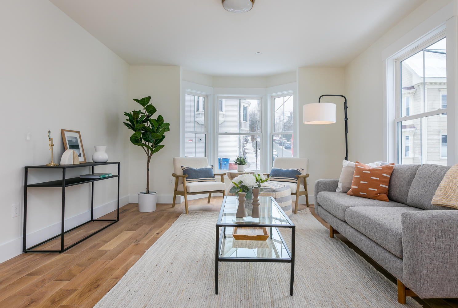 35 E Oxford Street, 2