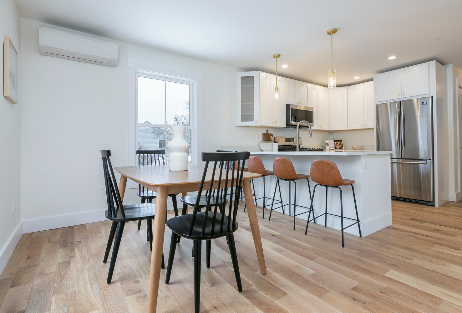 35 E Oxford Street, 2