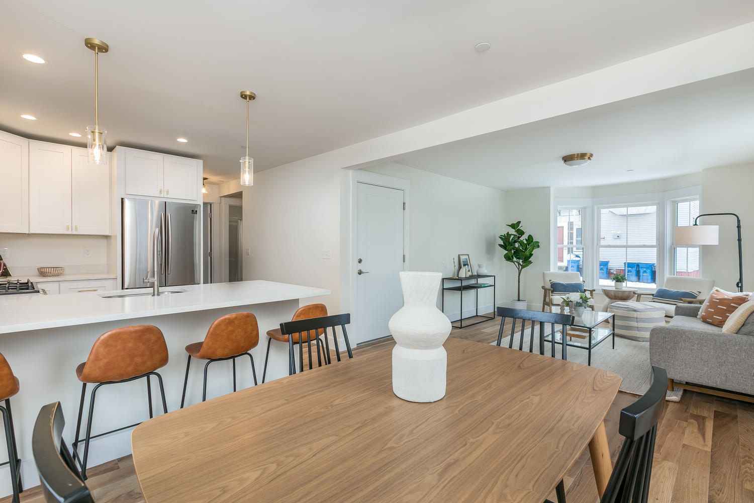 35 E Oxford Street, 2