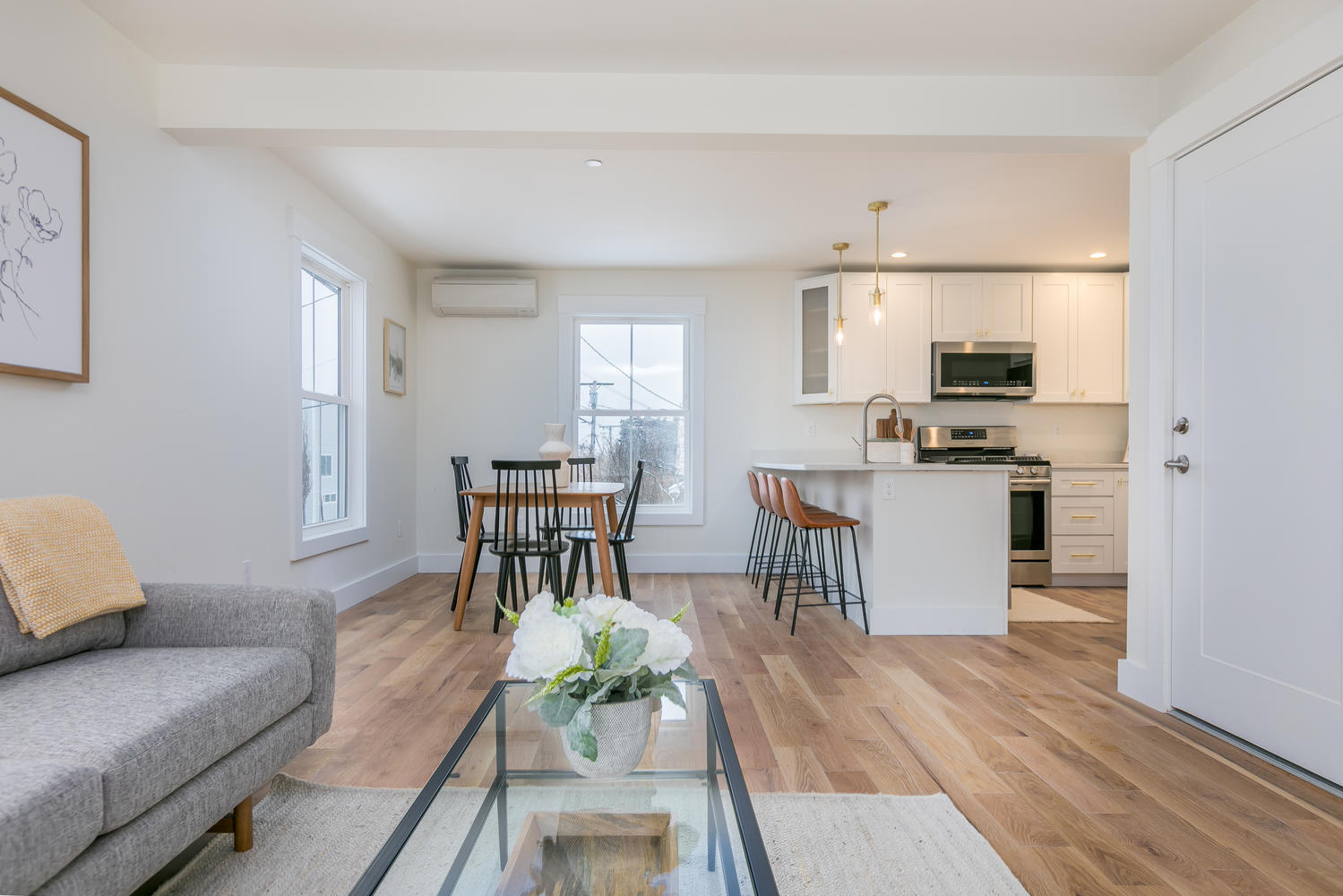 35 E Oxford Street, 2