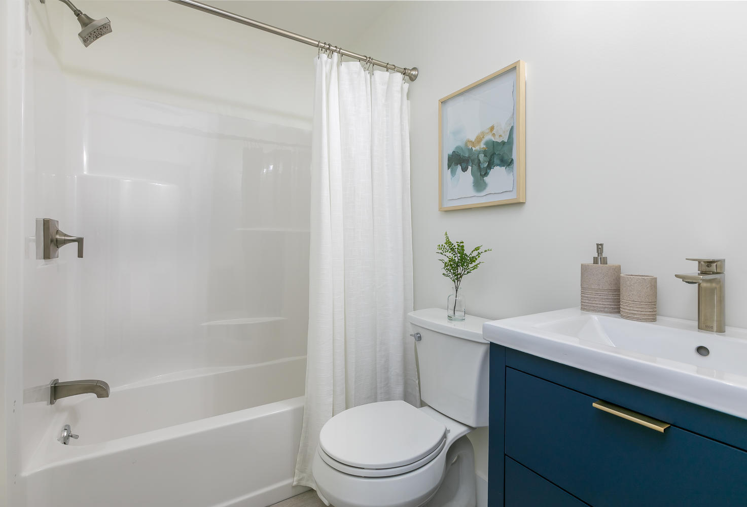 35 E Oxford Street, 2