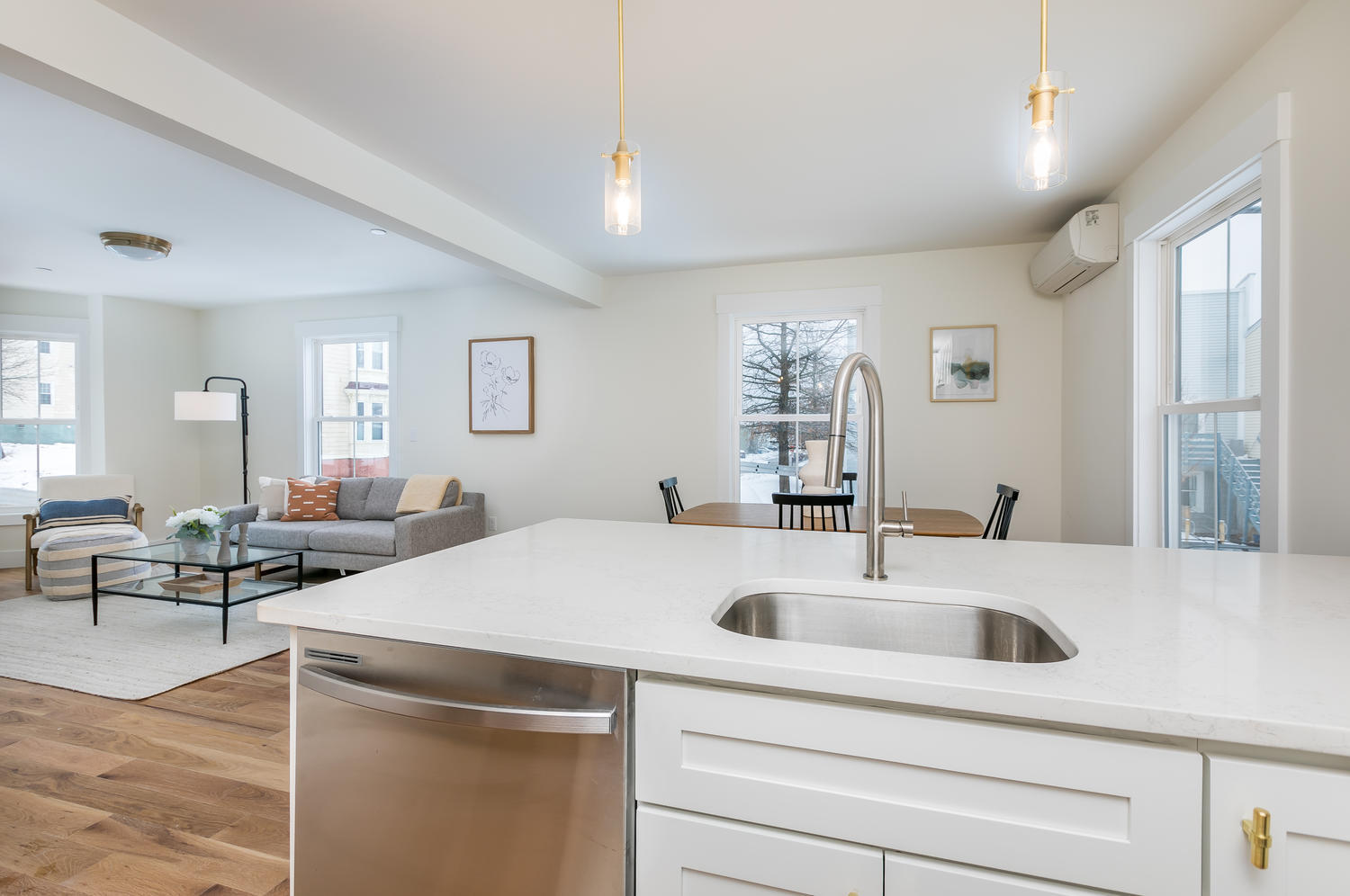 35 E Oxford Street, 2