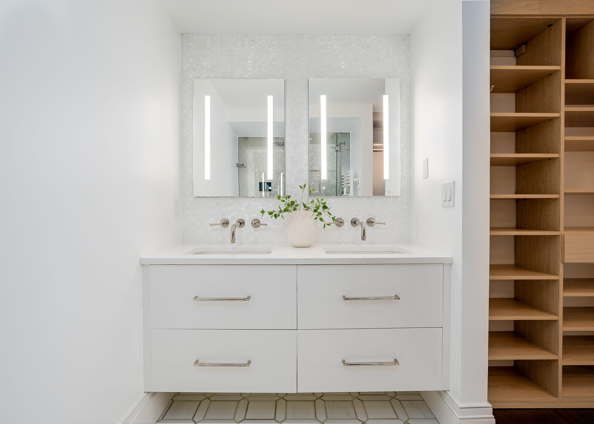 711 Chandlers Wharf 711