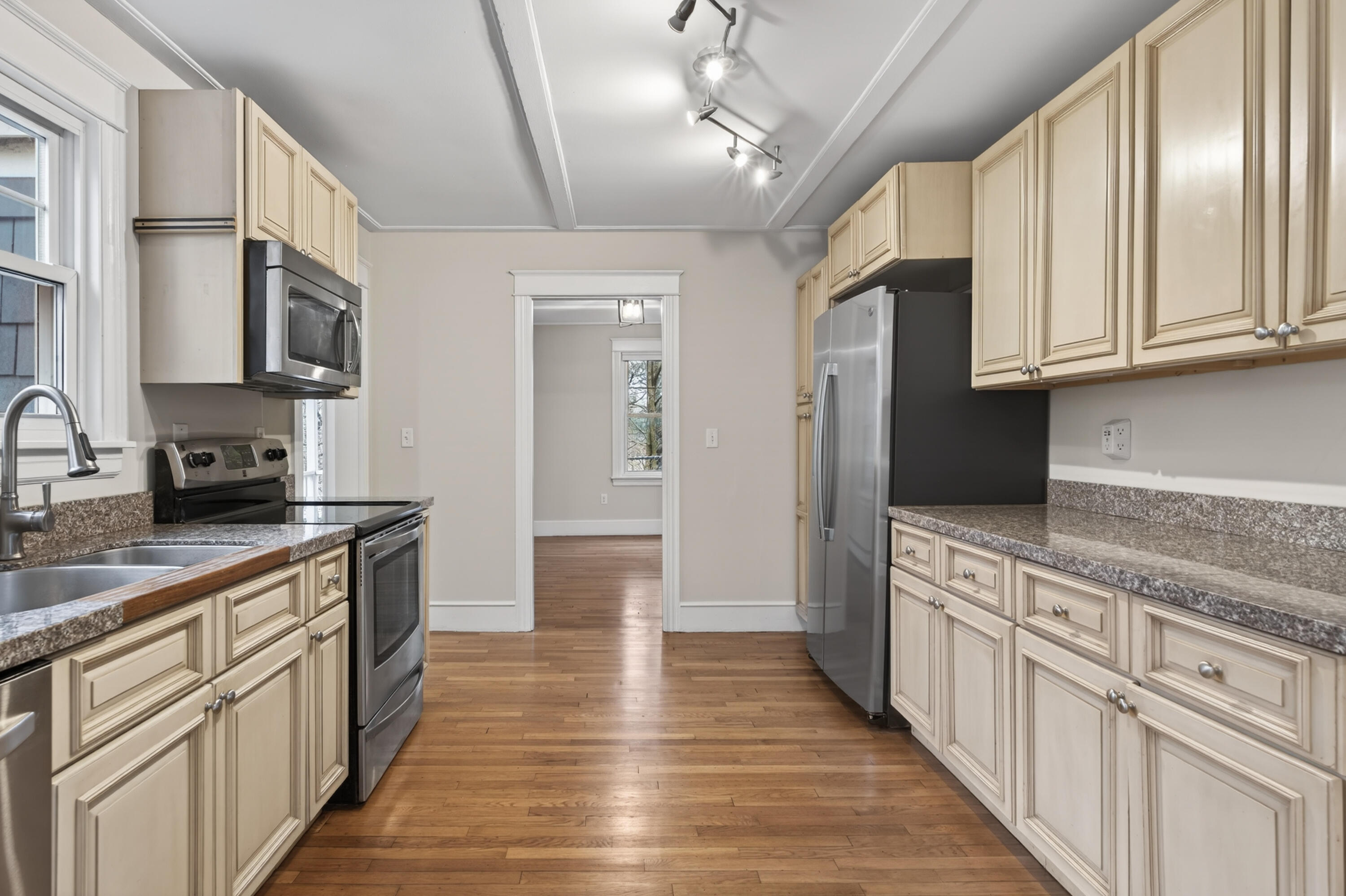275 Middle Road