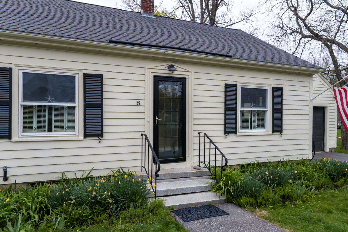 8 Oak Avenue