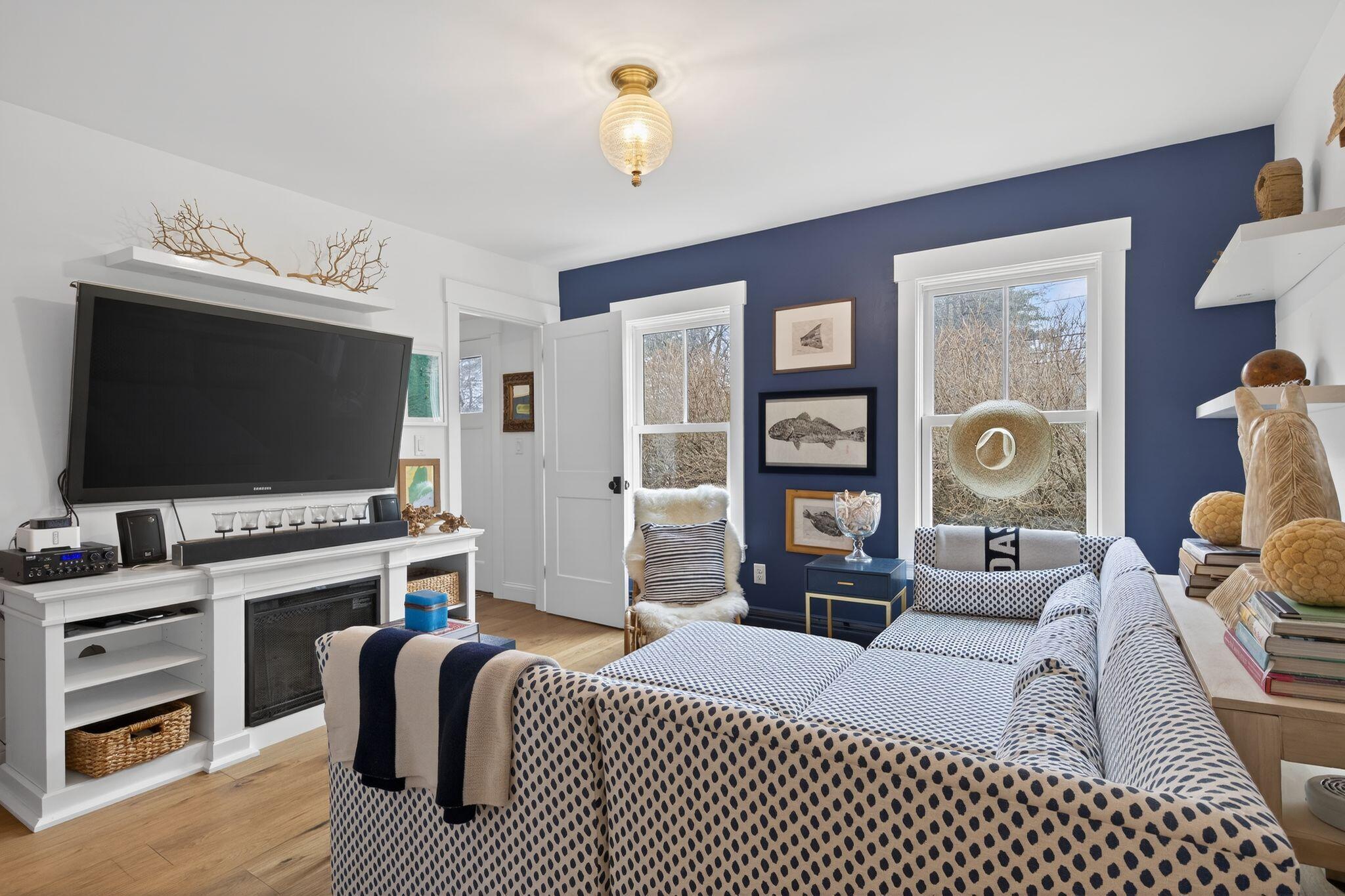492 W Elm Street