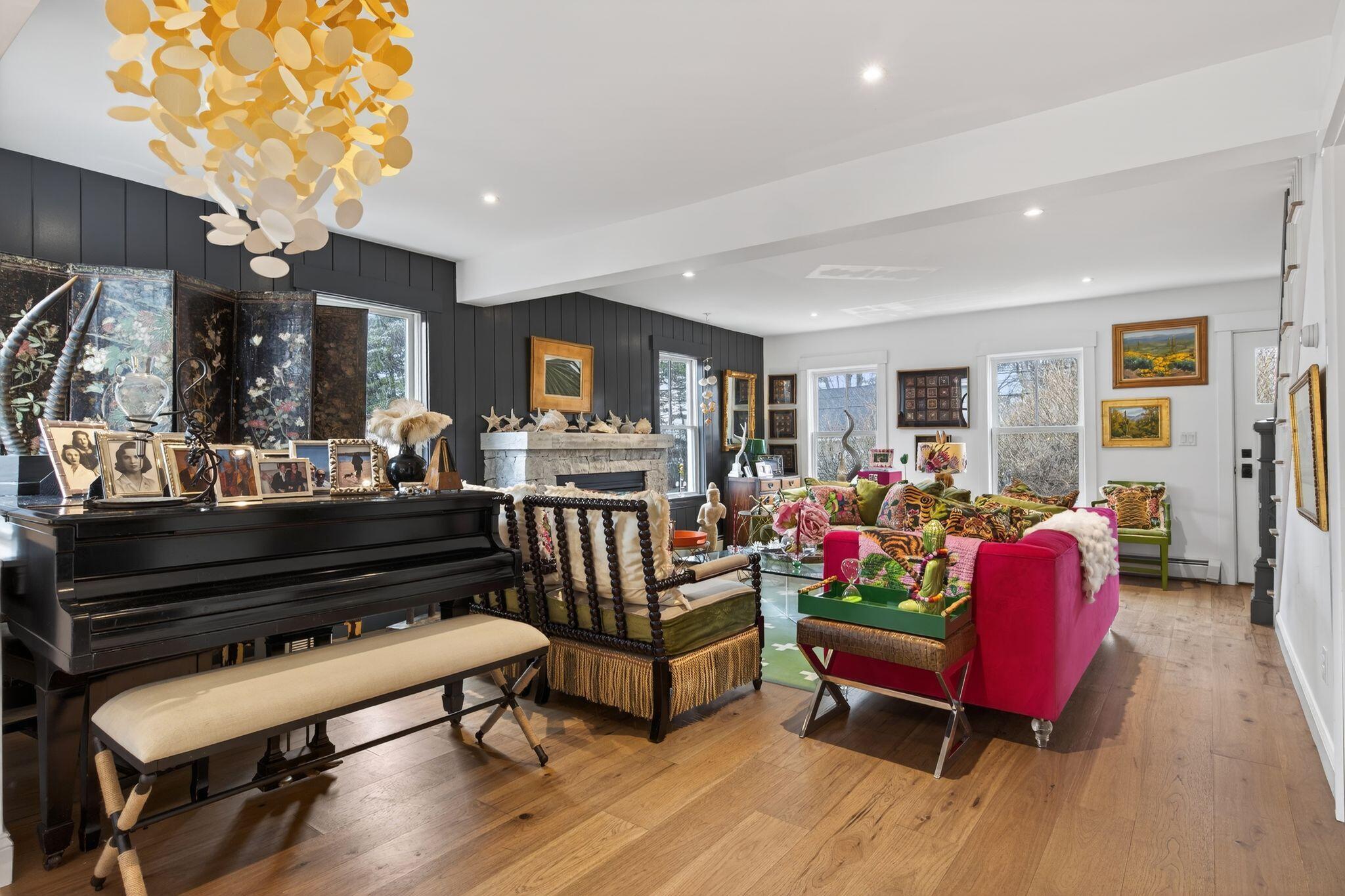 492 W Elm Street