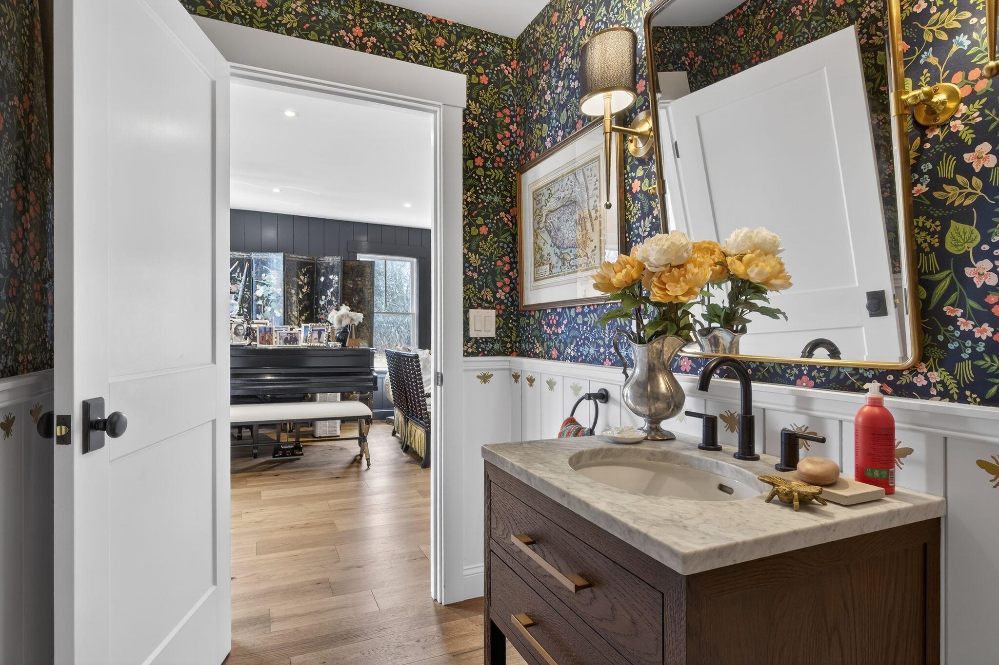 492 W Elm Street