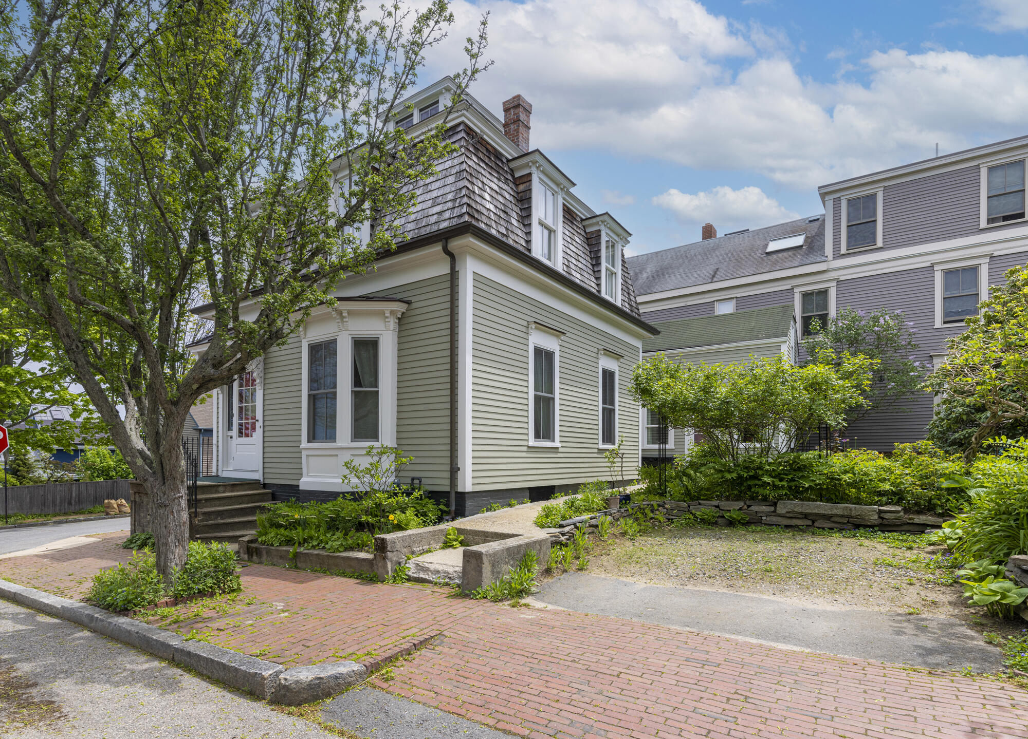 42 Montreal Street