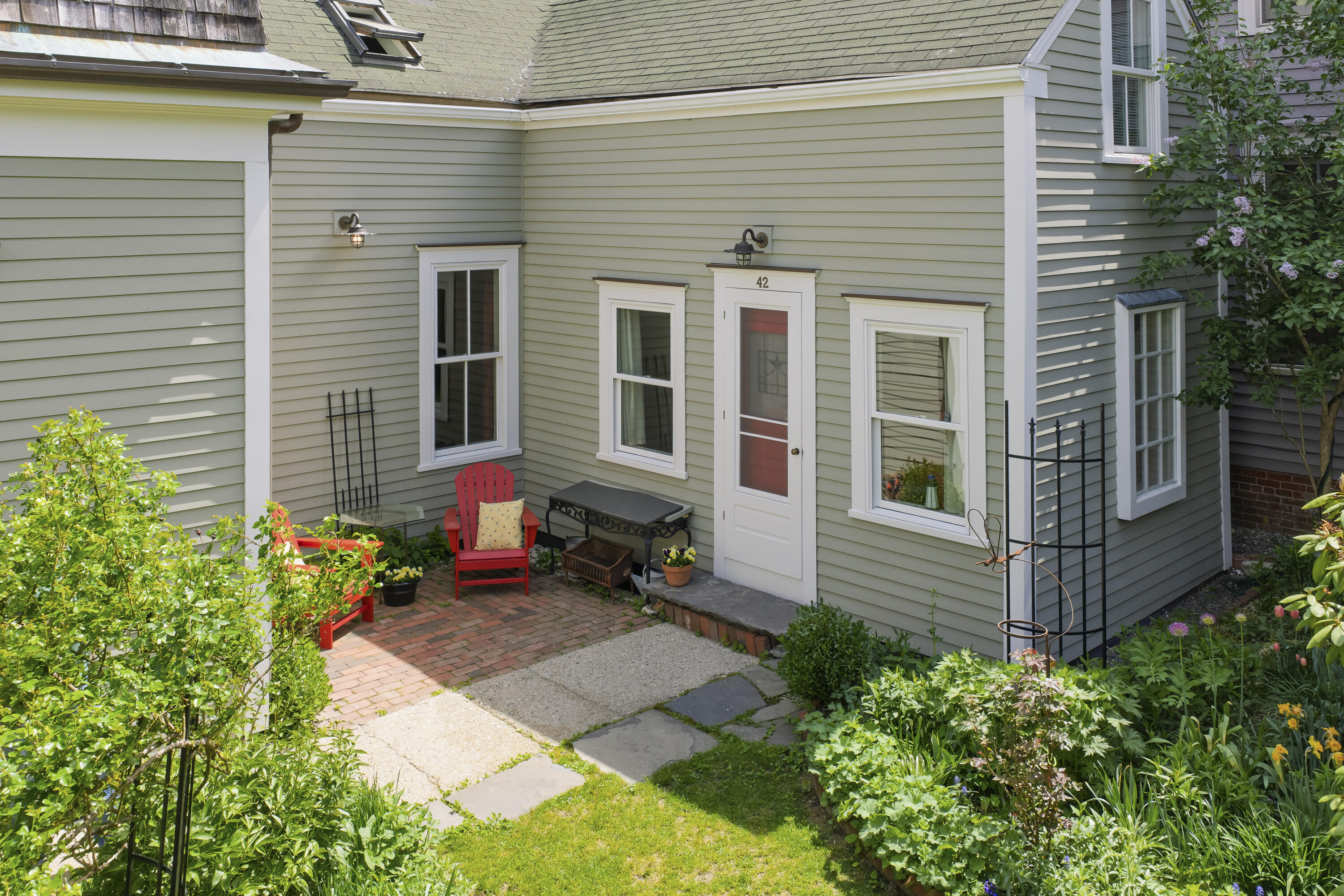 42 Montreal Street