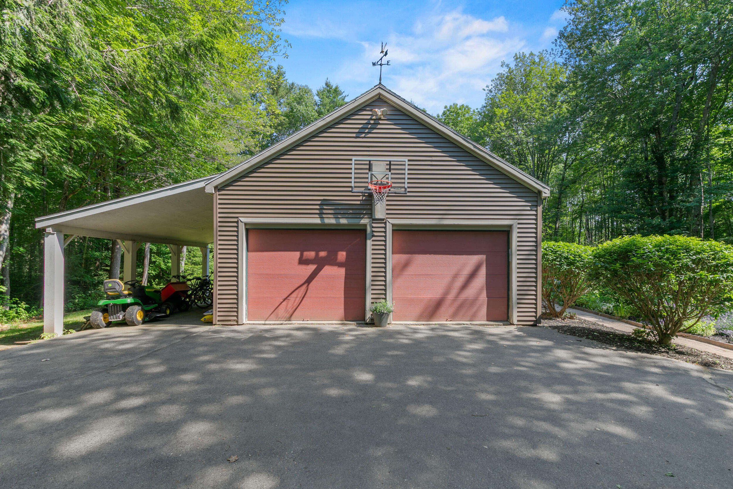 60 Ledgewood Drive