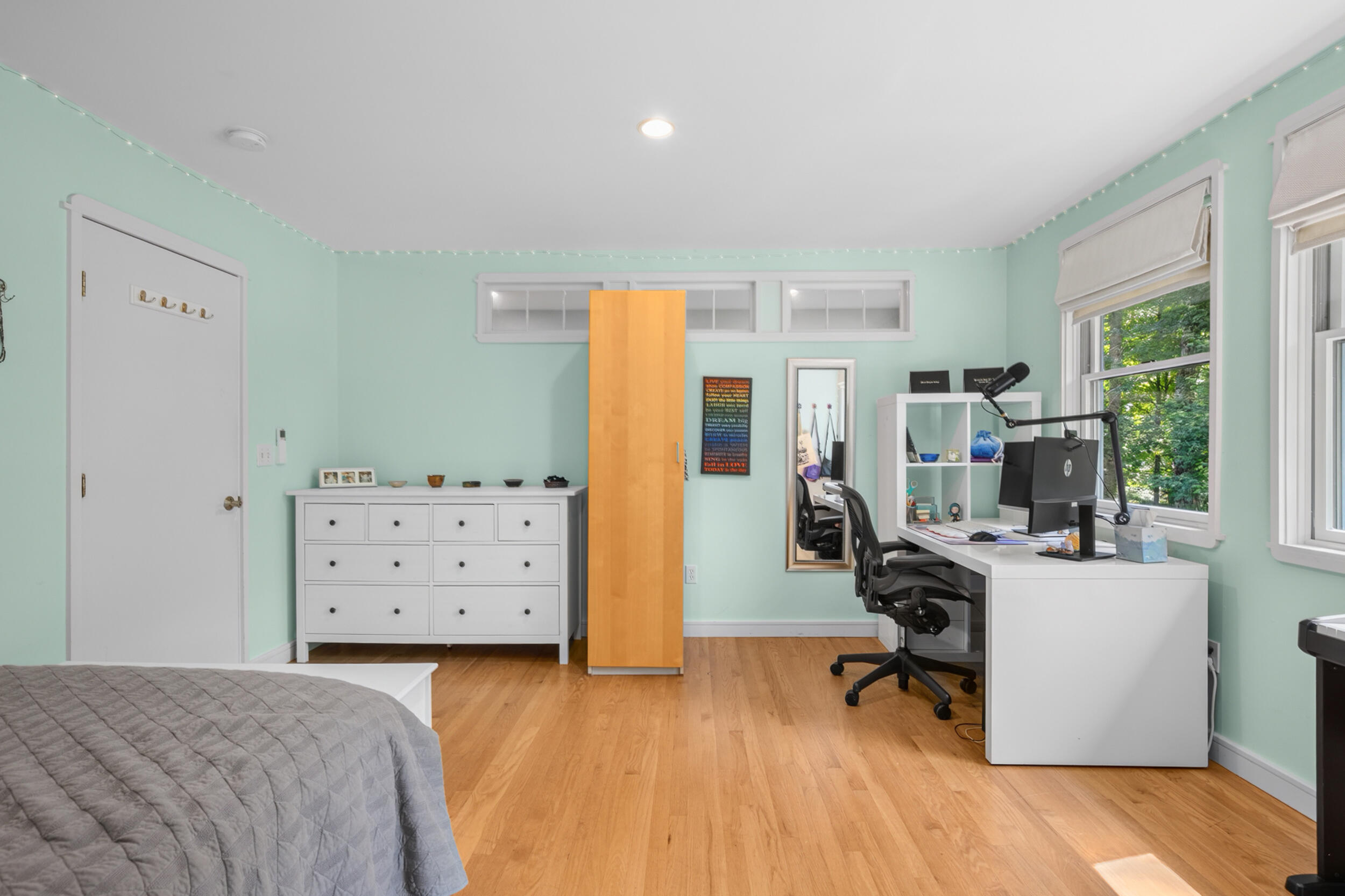 60 Ledgewood Drive