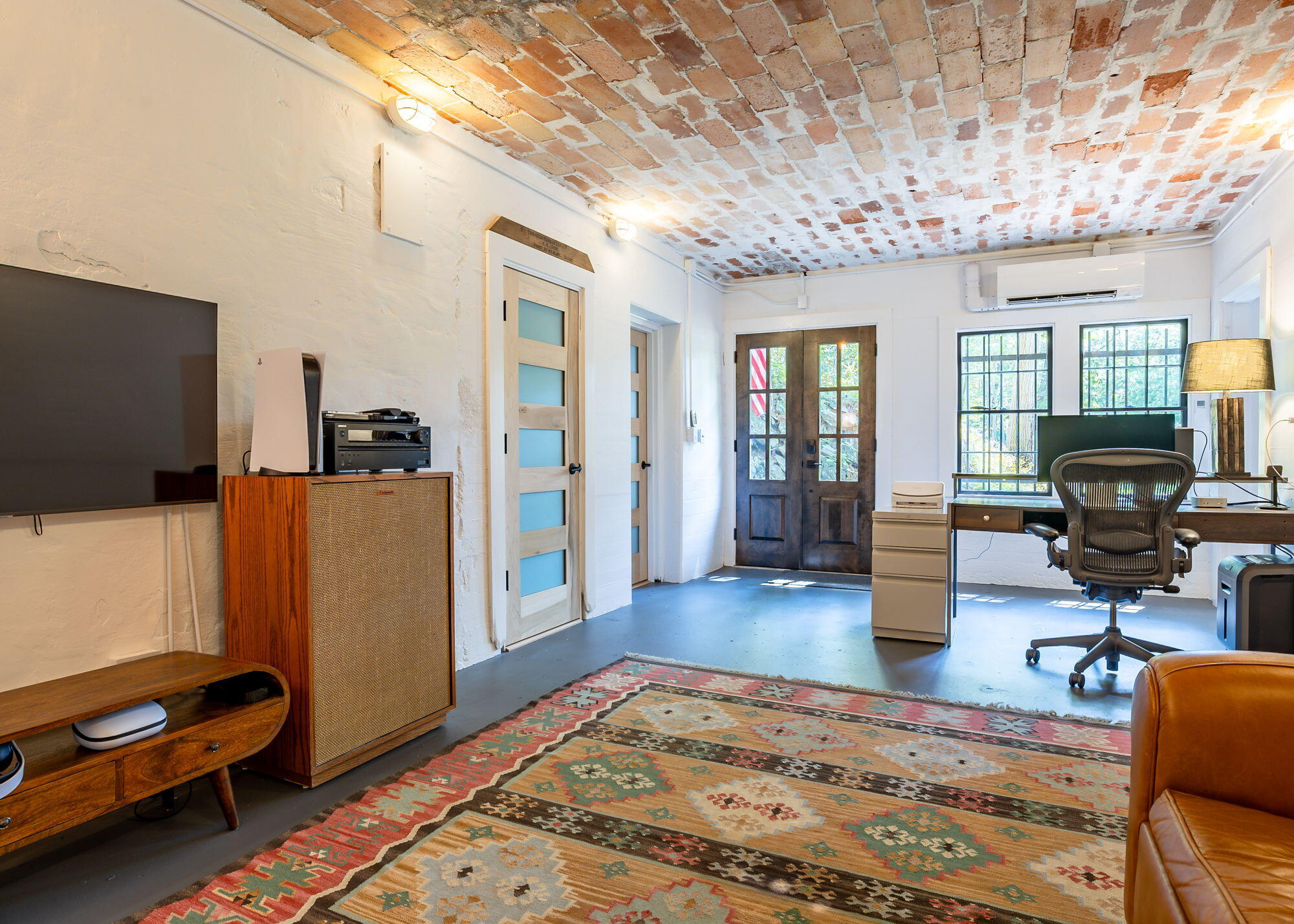 218 W West Shore Drive