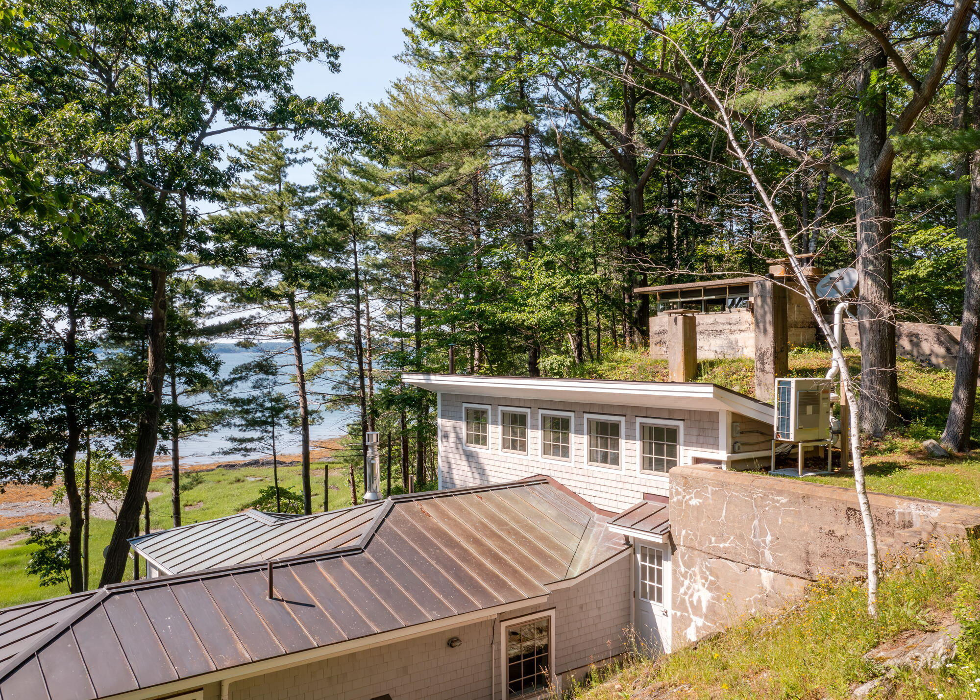 218 W West Shore Drive