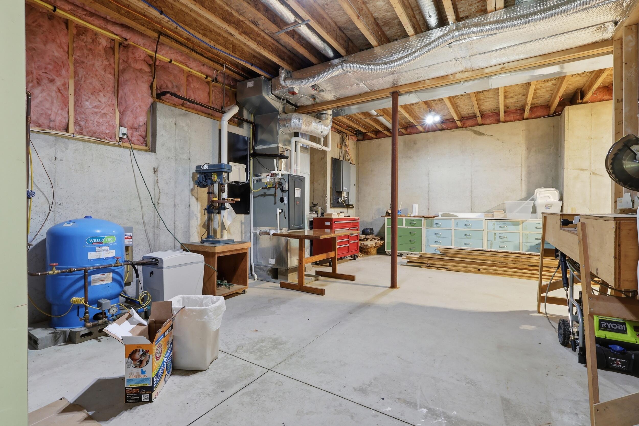 40 Carriage Lane 4