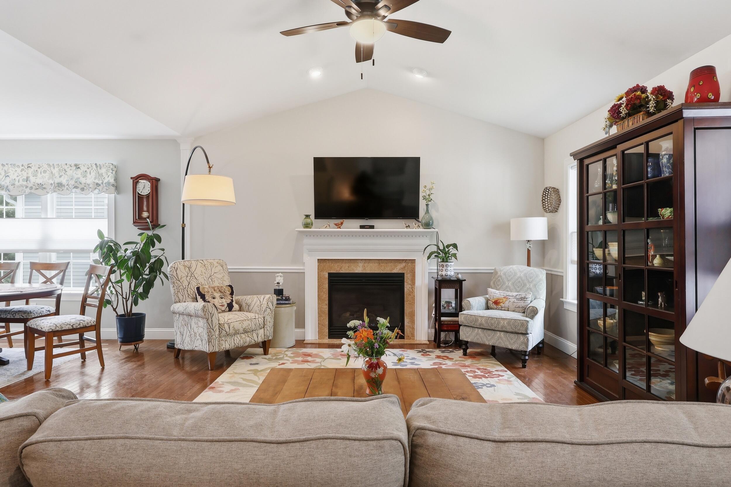 40 Carriage Lane 4