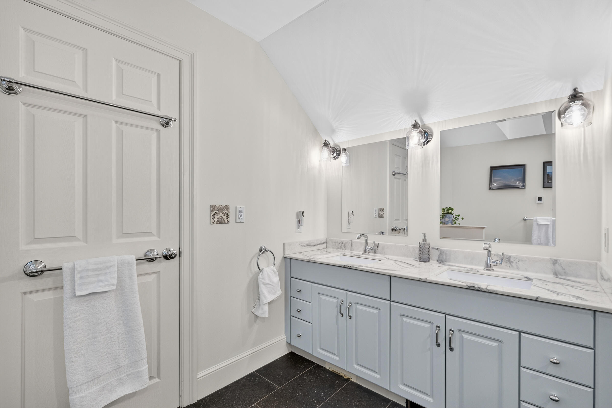 68 Graystone Lane