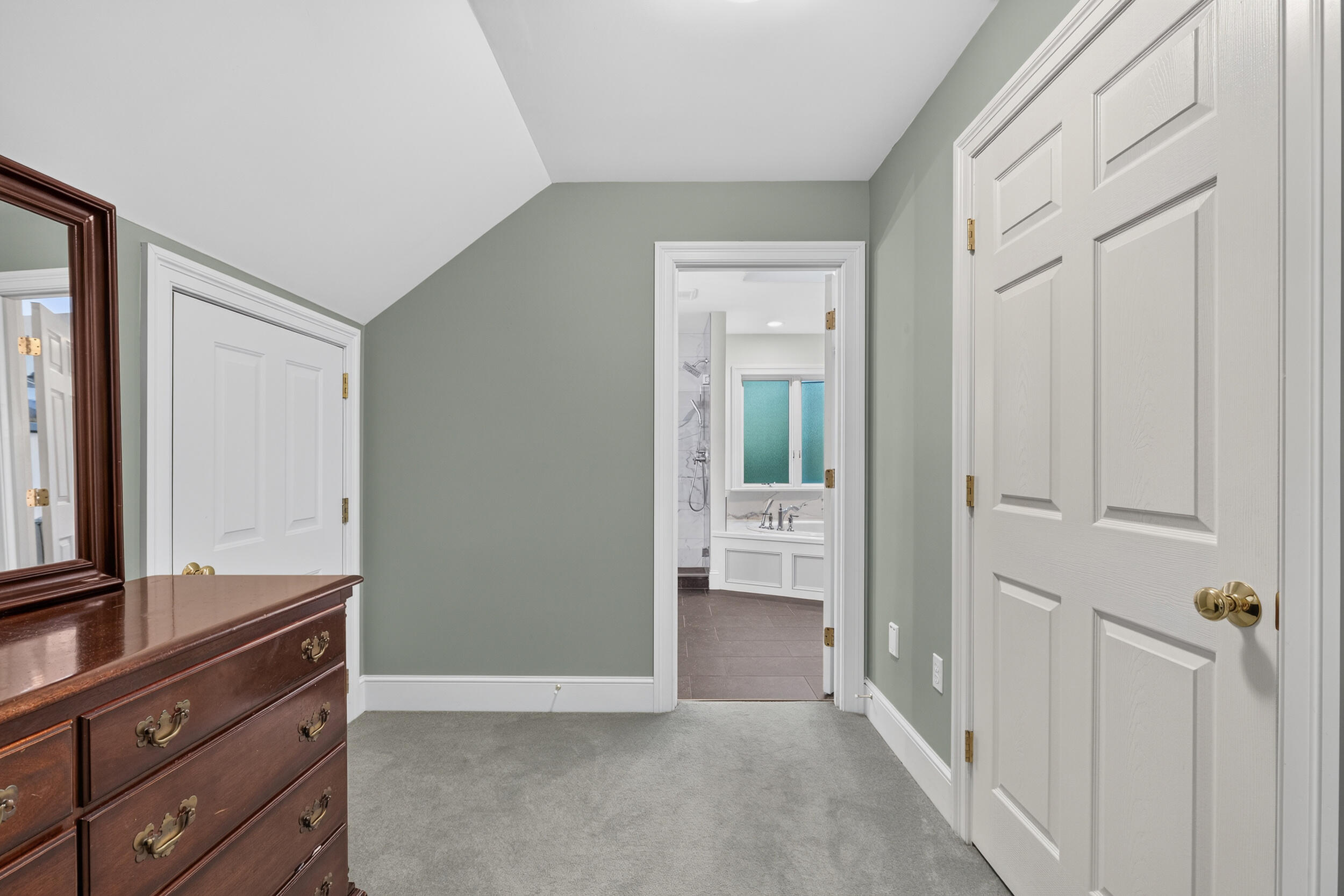 68 Graystone Lane