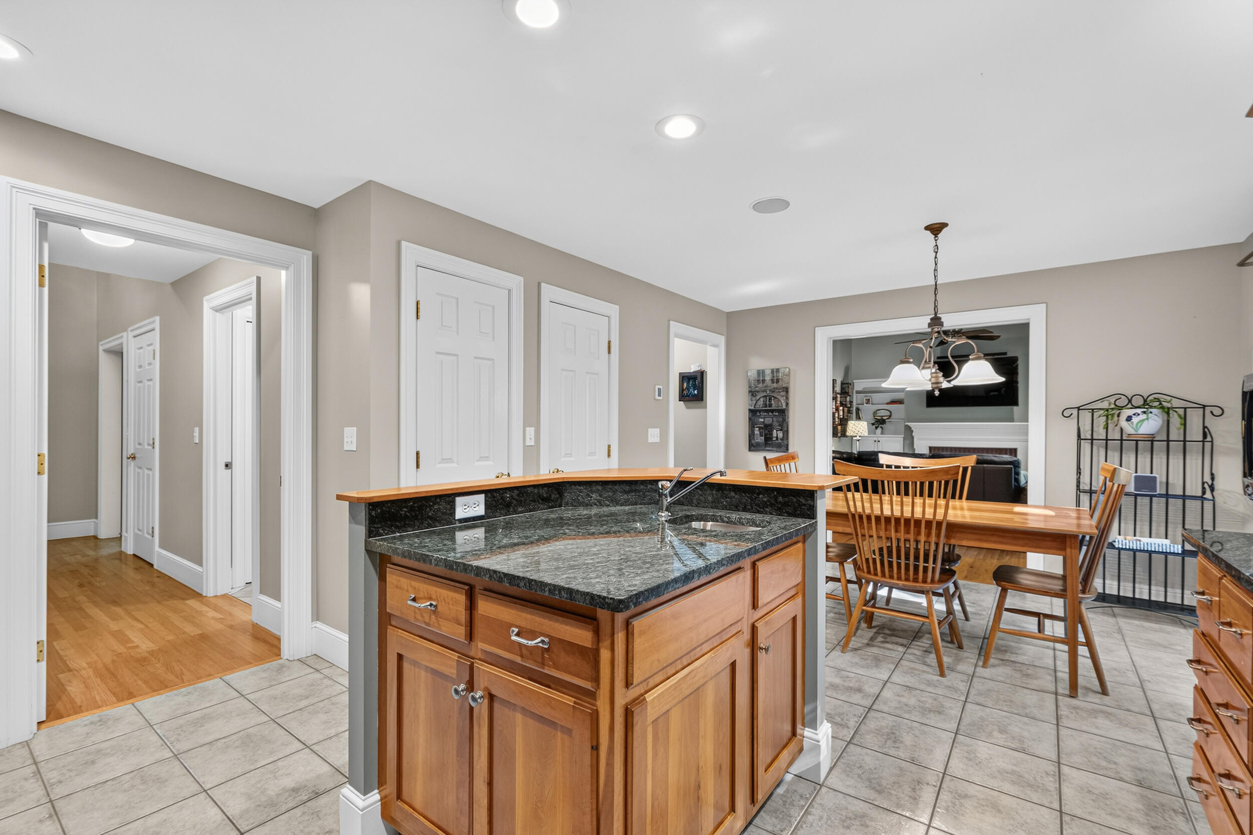 68 Graystone Lane