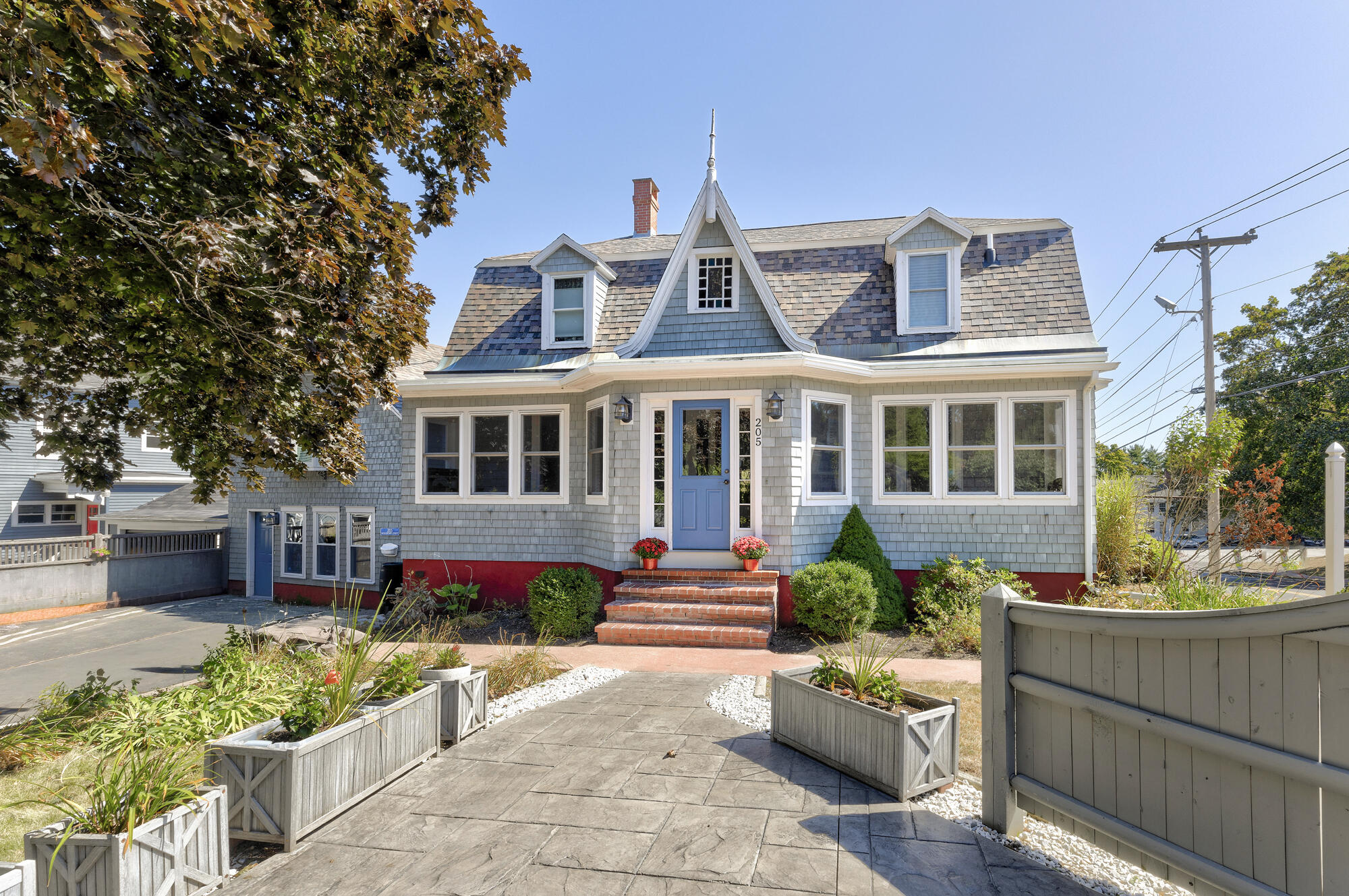 205 Woodford Street
