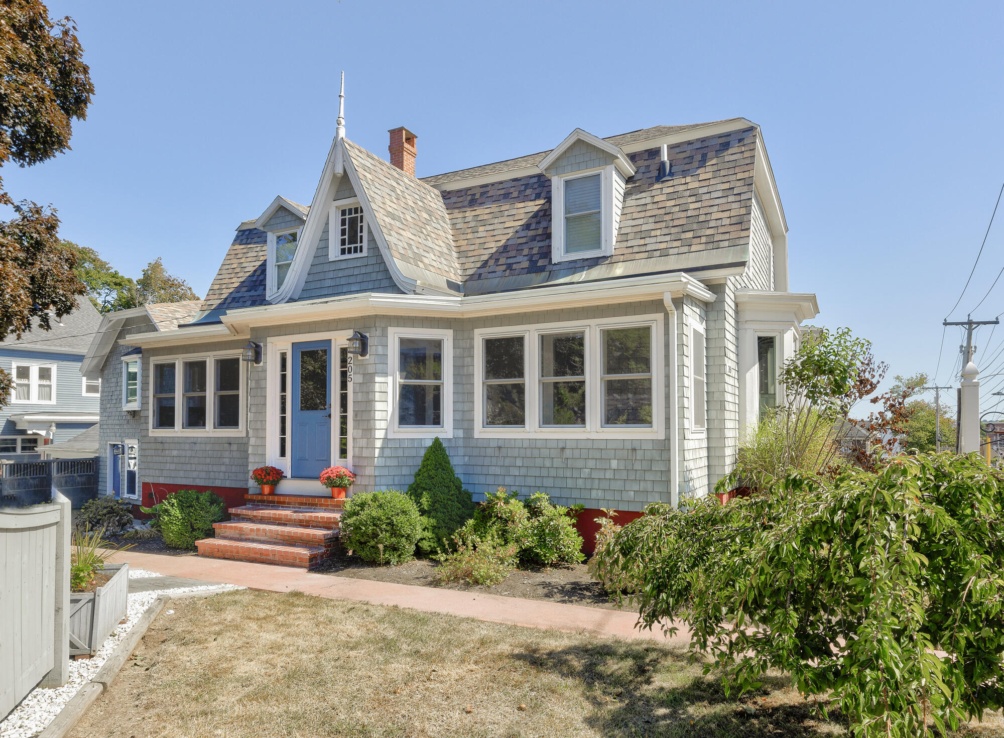 205 Woodford Street