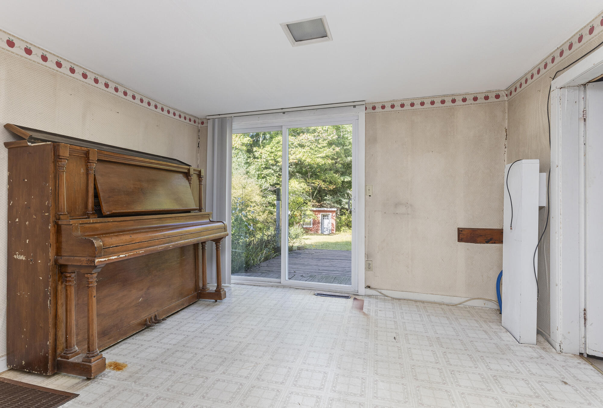 351 Ossipee Trail W
