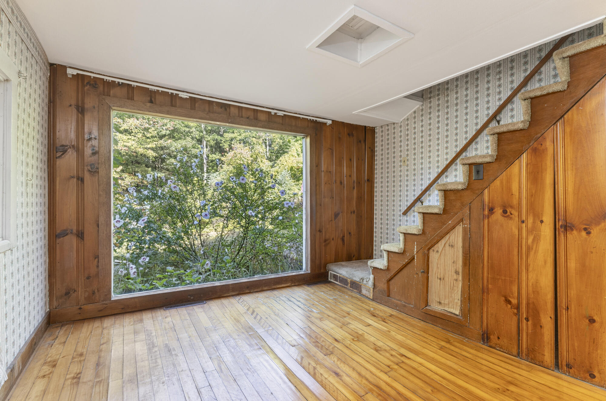 351 Ossipee Trail W