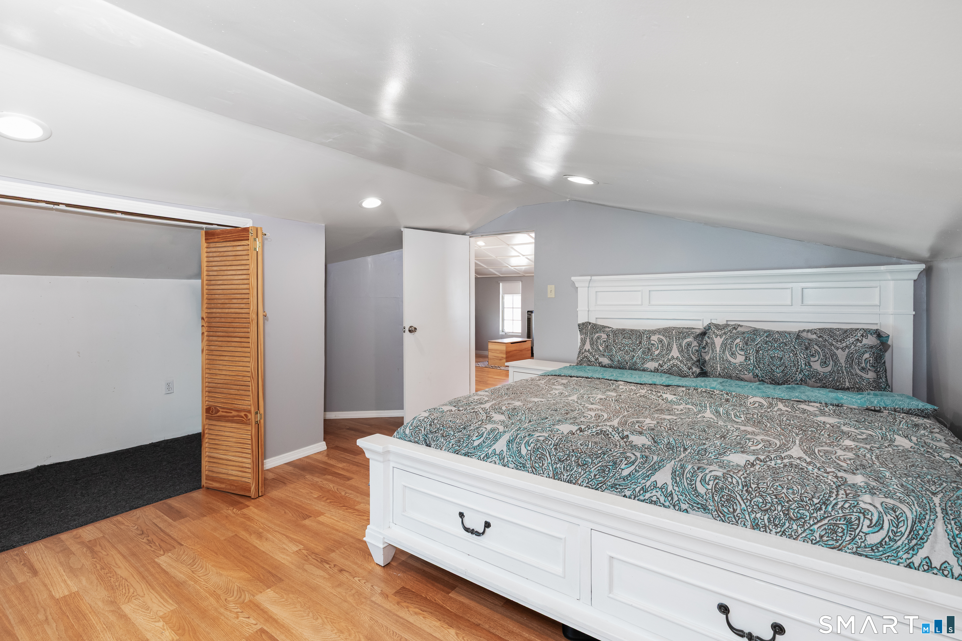 578 Beechmont Avenue