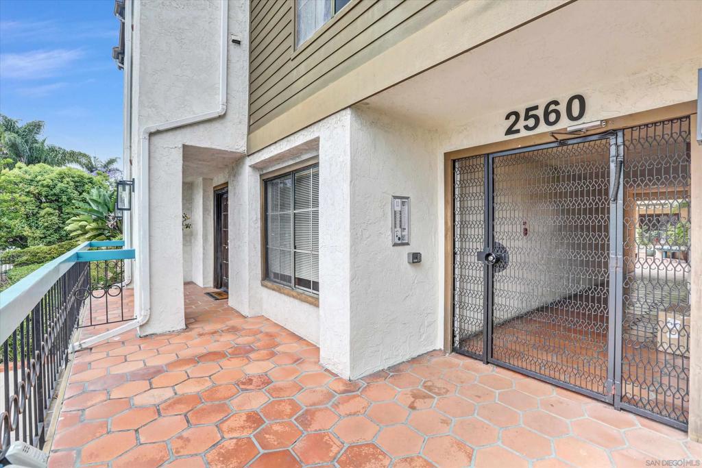 2560 C St 32