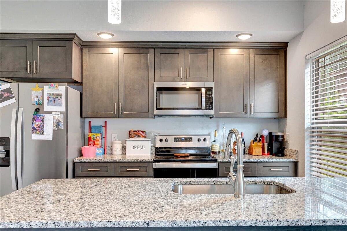 25 Rock Bridge Drive