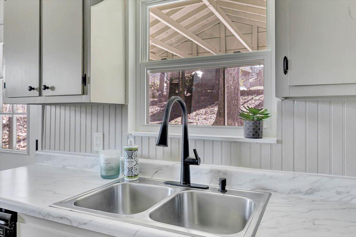 4050 NE Brookcrest Drive