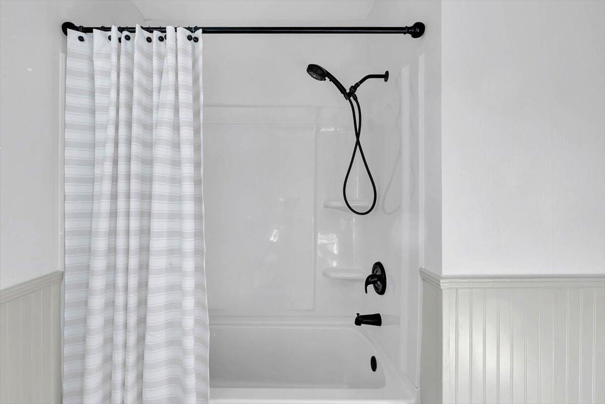 4050 NE Brookcrest Drive