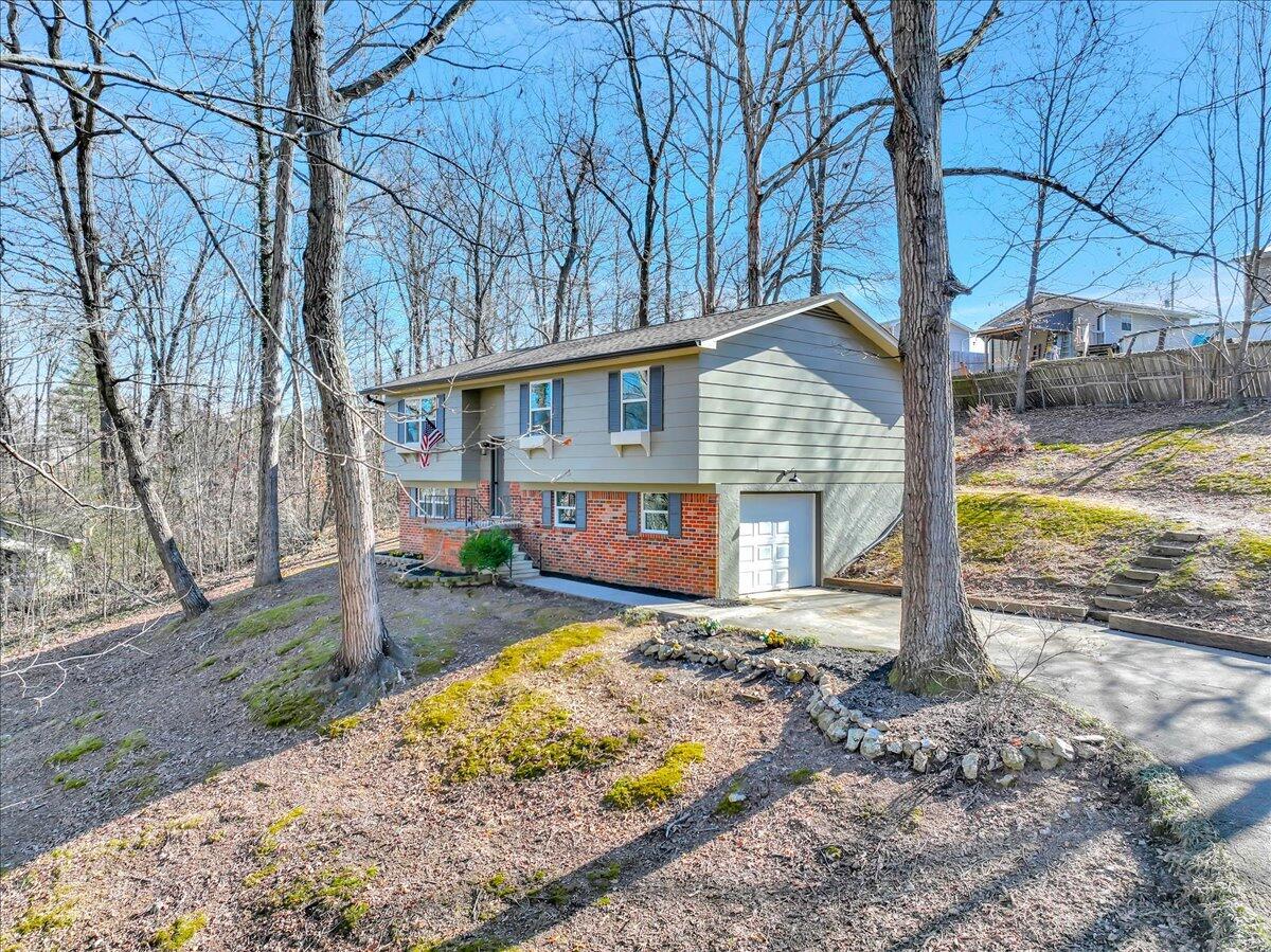 4050 NE Brookcrest Drive