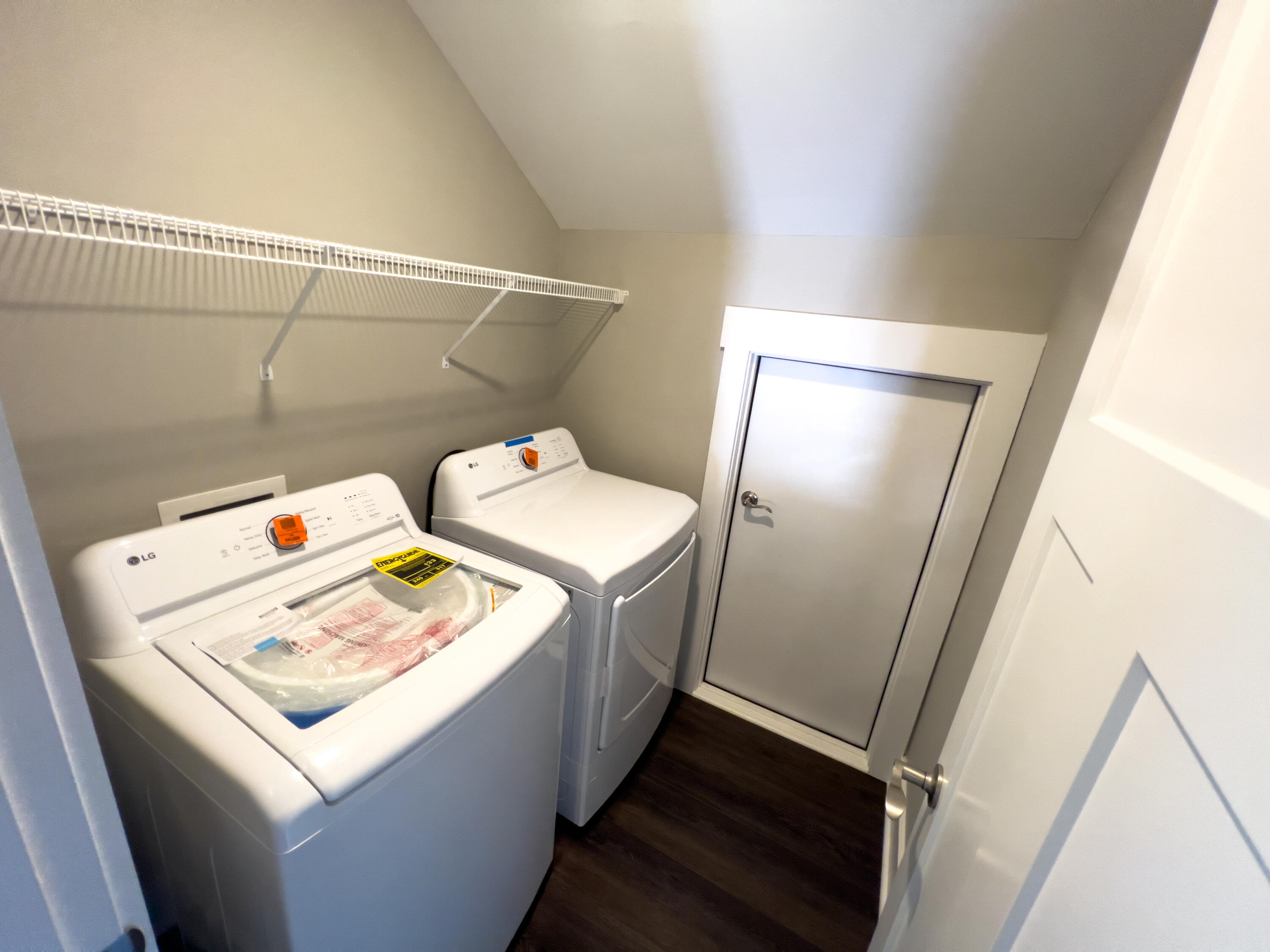 9506 State Street, B