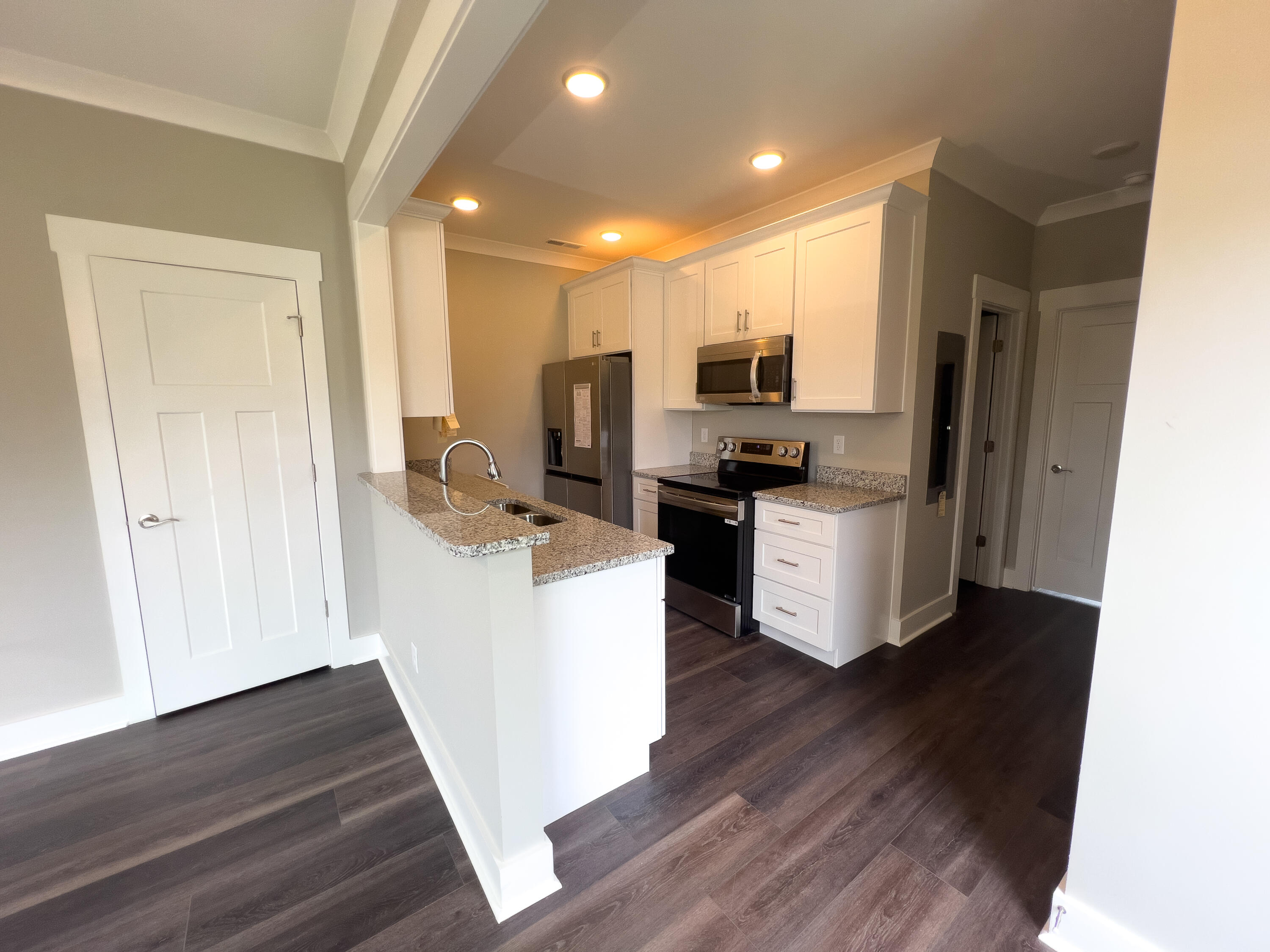 9504 State Street, A