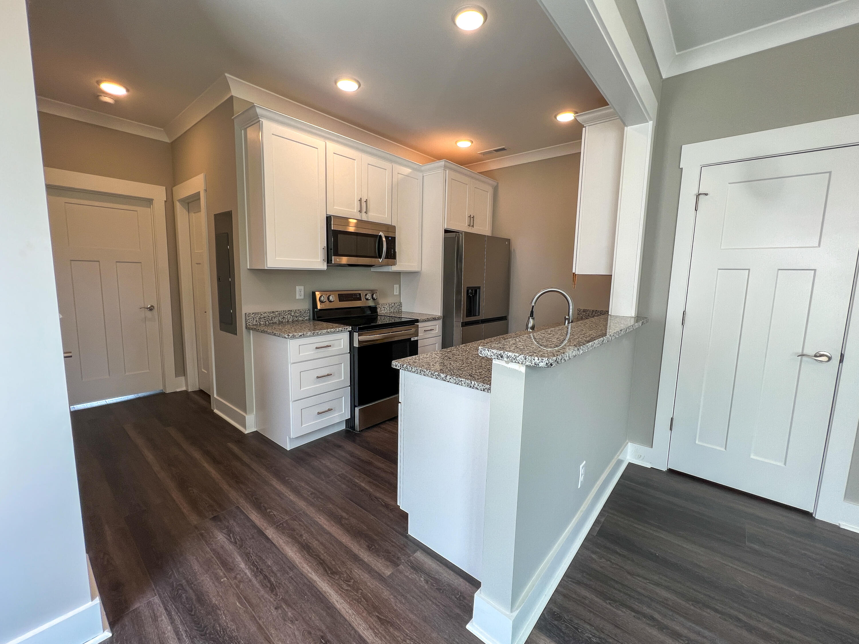 9504 State Street, B