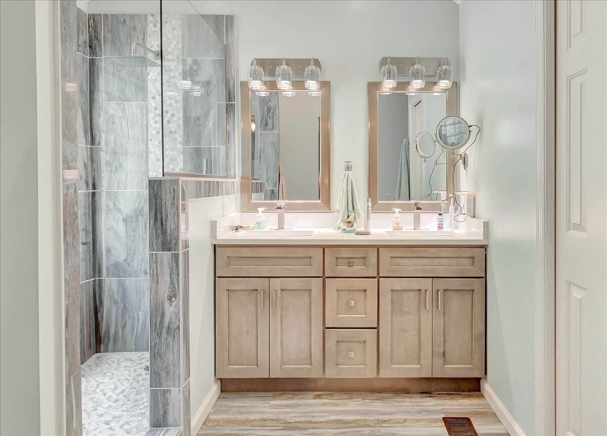 2922 NW Holliday Drive