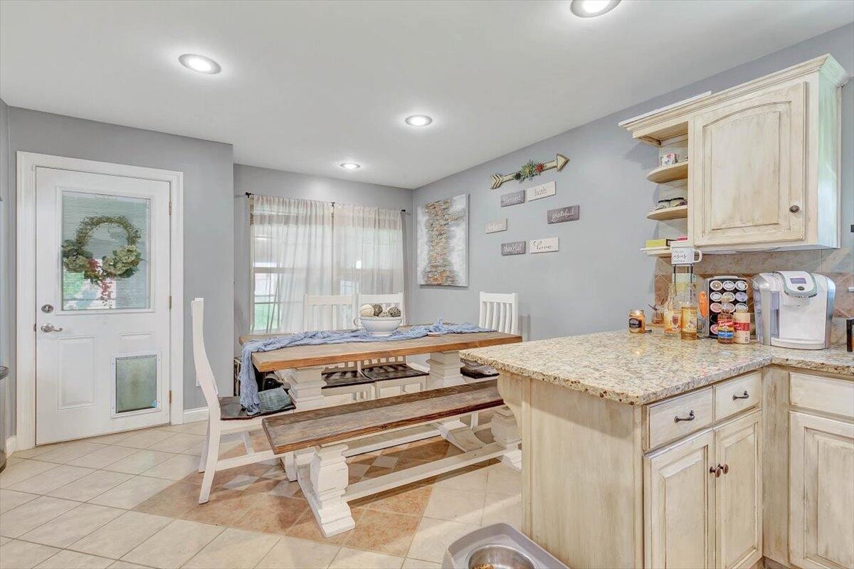 2922 NW Holliday Drive