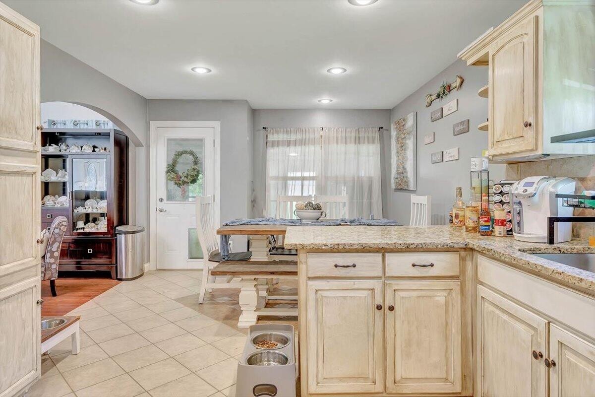 2922 NW Holliday Drive