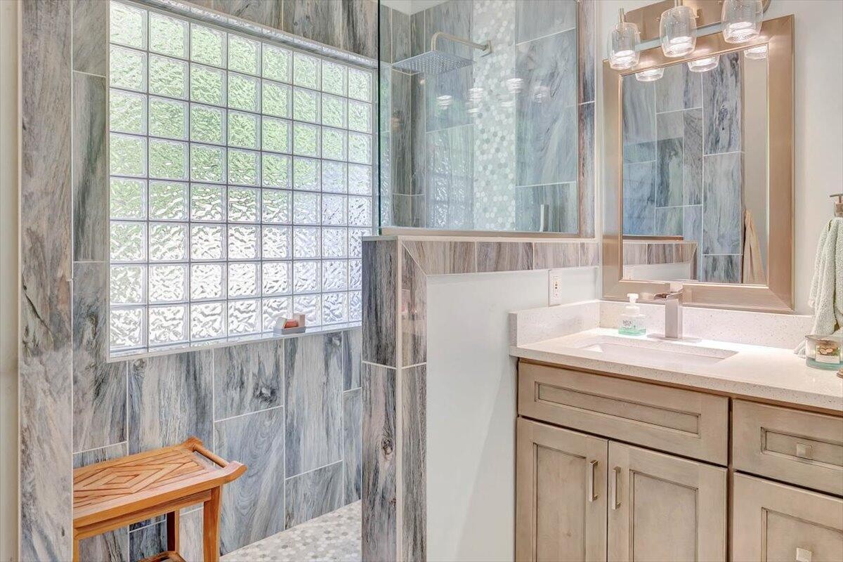 2922 NW Holliday Drive