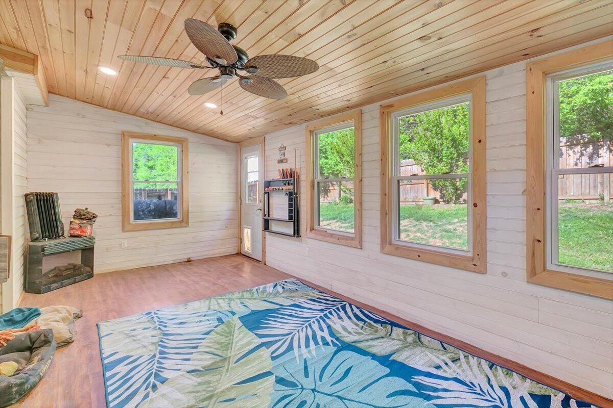 2922 NW Holliday Drive