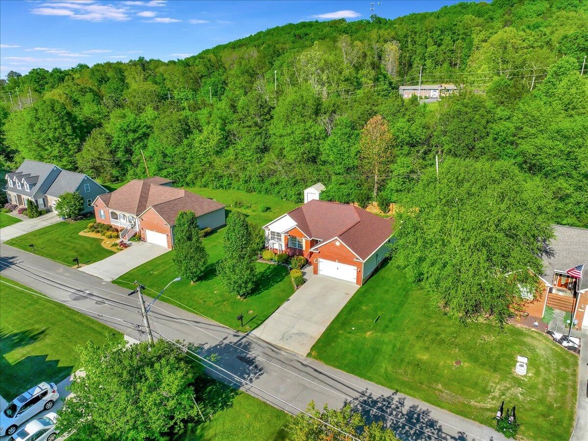 2922 NW Holliday Drive