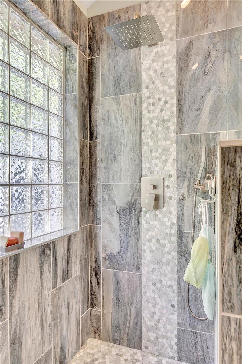 2922 NW Holliday Drive