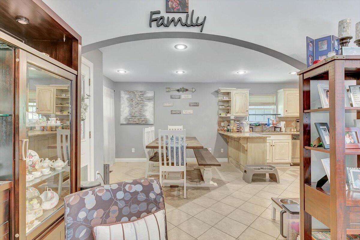 2922 NW Holliday Drive